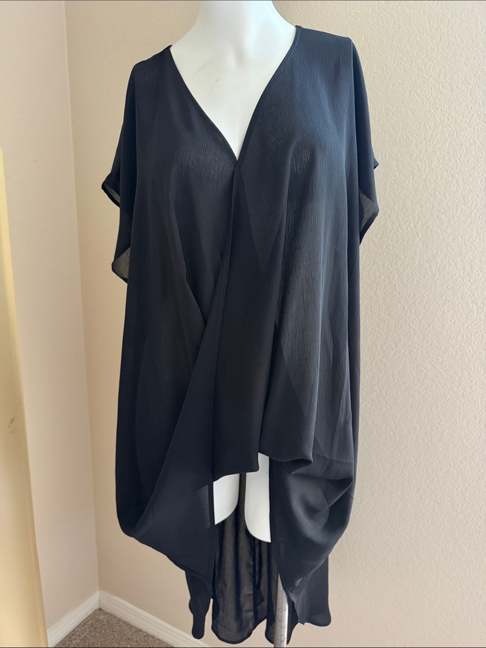 SANDY & SID | Black Sheer Hi Low Blouse - SZ - L